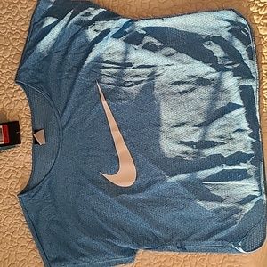 Nike running top size Large blue NWT
